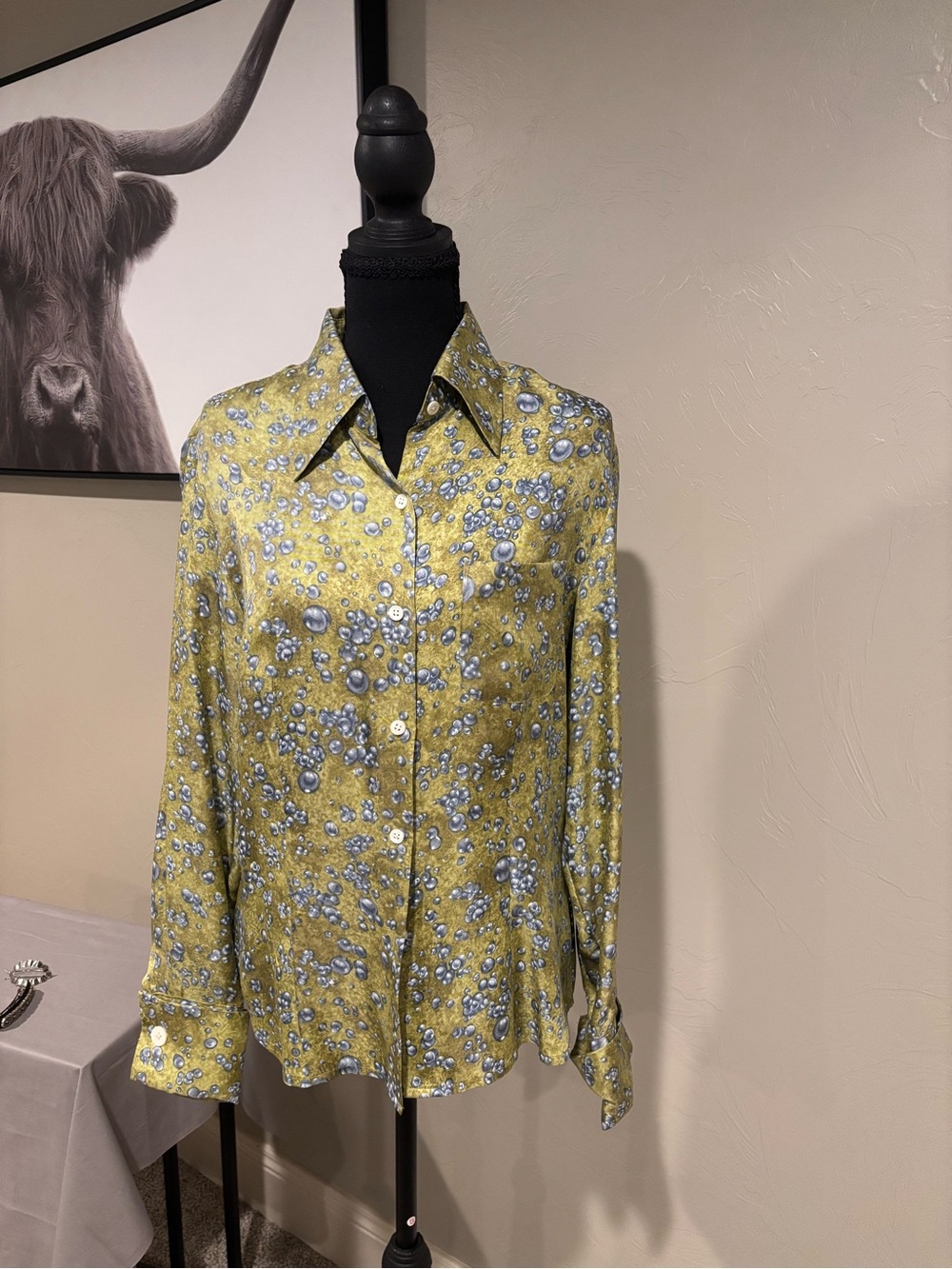 Vintage Banana Republic
100% Silk  Print Button-Up Blouse